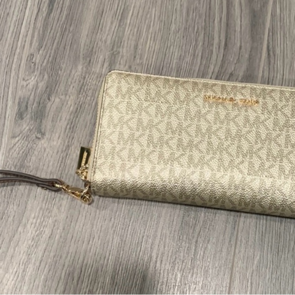 Michael Kors Wristlet